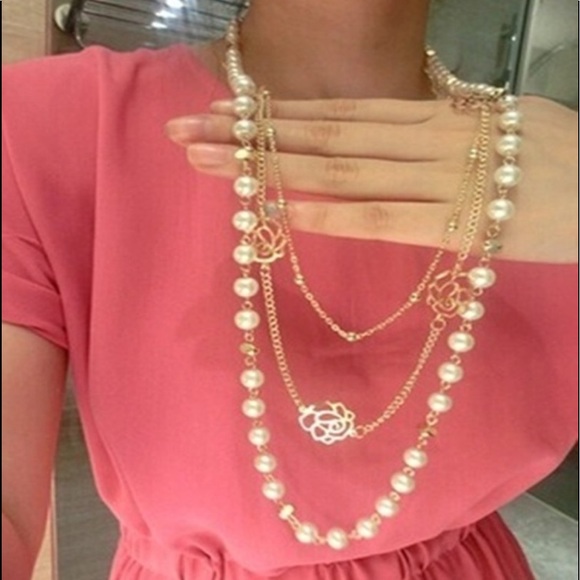 Jewelry - Multiplayer pearl/flower necklace